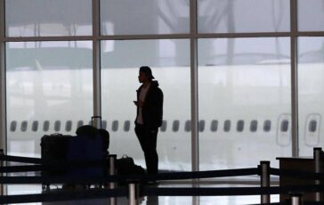 Carburante a rischio per i voli al via restrizioni in 4 aeroporti italiani 364x230