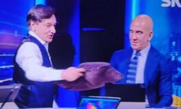 Caressa e il cuscino per Di Canio Cosi se prendi a testate il tavolo 265x160