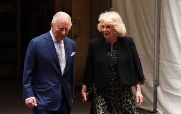 Carlo e Camilla al Memoriale dell1109 la visita e il biglietto scritto a mano 364x230