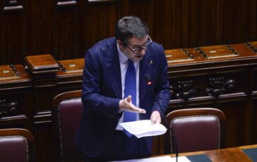 Caro carburante Salvini Riserve aeroporti fino a tutto maggio no emergenza 364x230