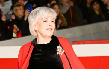 Caterina Caselli compie 80 anni il Casco dOro tra voce talento e intuizione 364x230