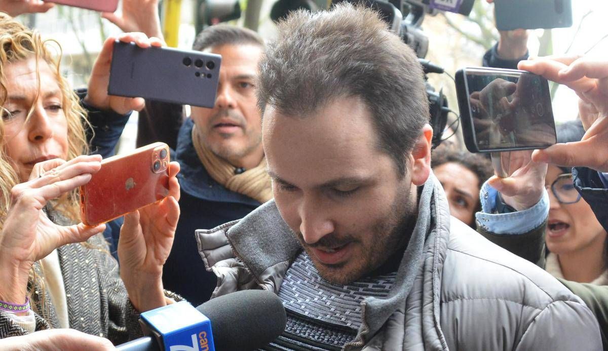 "Chiara Poggi ha respinto Sempio, lui l'ha uccisa sulle scale", le accuse della procura