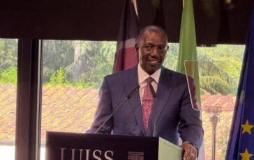 Clima Ruto Shock climatici riducono Pil tra 3 e 5 ma Africa puo guidare transizione energetica 364x230