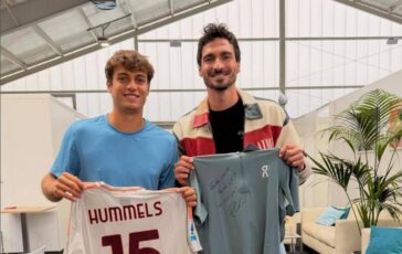 cobolli premio di consolazione a monaco scambia maglia con hummels 2