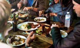 Dalla colomba alle uova fino a 3.000 calorie a pranzo i consigli dellesperta dopo gli eccessi 265x160