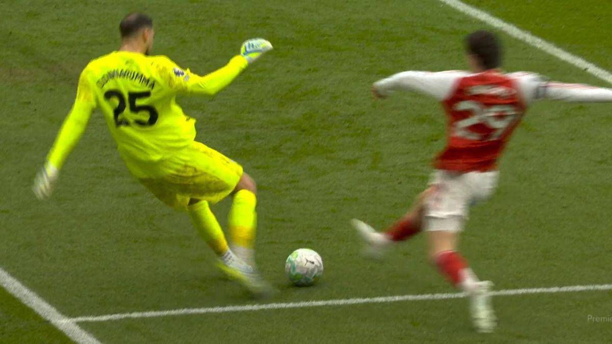 Donnarumma, erroraccio in City-Arsenal che può decidere la Premier: cos'è successo - Il video