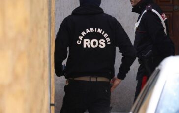 Dossieraggi sequestrati migliaia di documenti analisi su cellulari e pc 364x230