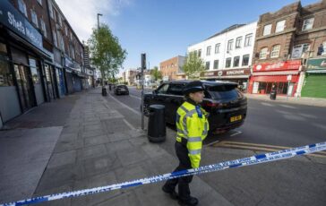 Due accoltellati a Londra il governo britannico stanzia 25 milioni per sicurezza comunita ebraiche 364x230