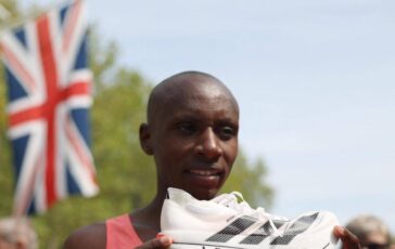 due fette di pane miele e te sawe e la normale colazione prima del record del mondo in maratona 2