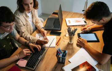 Eurispes Italia perde 34.700 giovani lanno e 17 mld pil a causa emigrazione 364x230