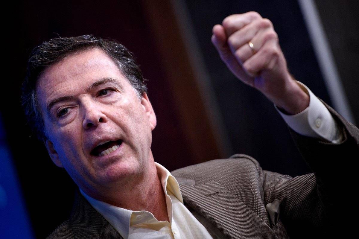 Ex direttore Fbi Comey accusato di aver minacciato la vita di Trump