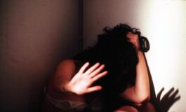 Fa violentare la madre disabile arrestati figlia e compagno filmati choc incastrano i responsabili 265x160