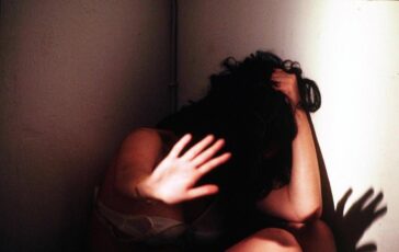 fa violentare la madre disabile arrestati figlia e compagno filmati choc incastrano i responsabili 2