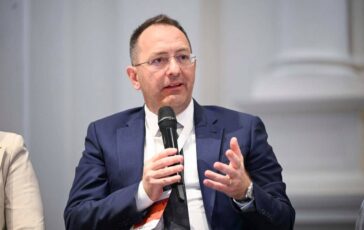 Farmaceutica Grazzi Gsk ‘stabilimento di Parma contribuisce a economia salute 364x230