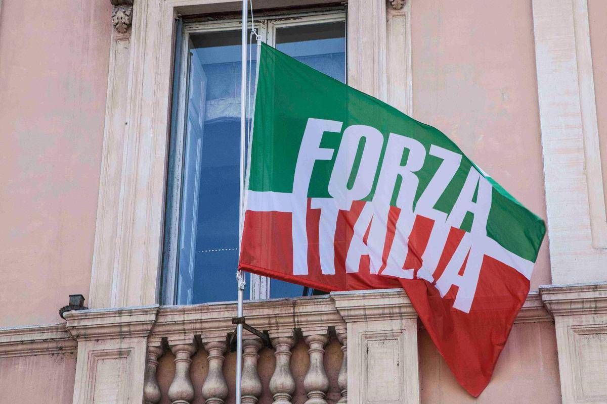 Forza Italia, l'invito dei fratelli Berlusconi e di Tajani all'unità: Costa capogruppo di mediazione