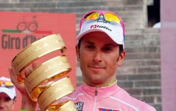 Fumo Ivan Basso Da sportivo ed ex paziente oncologico dico si a sigarette piu care 364x230