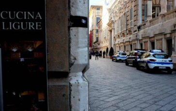 Genova stop a pubblicita di fonti fossili negli spazi pubblici. Centrodestra contro la mozione Follia green 364x230