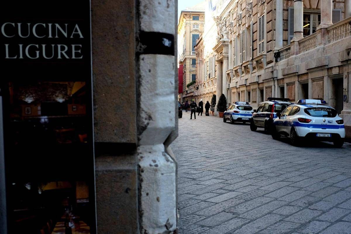 Genova, stop a pubblicità di fonti fossili negli spazi pubblici. Centrodestra contro la mozione: "Follia green"