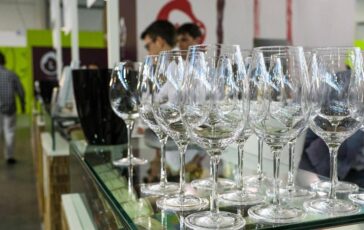 Gesmundo Coldiretti Il vino italiano schiacciato da 2 Bibbie di leggi 364x230