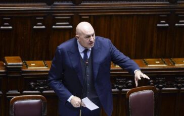 Iran Crosetto Il rischio di questo conflitto e la follia 364x230