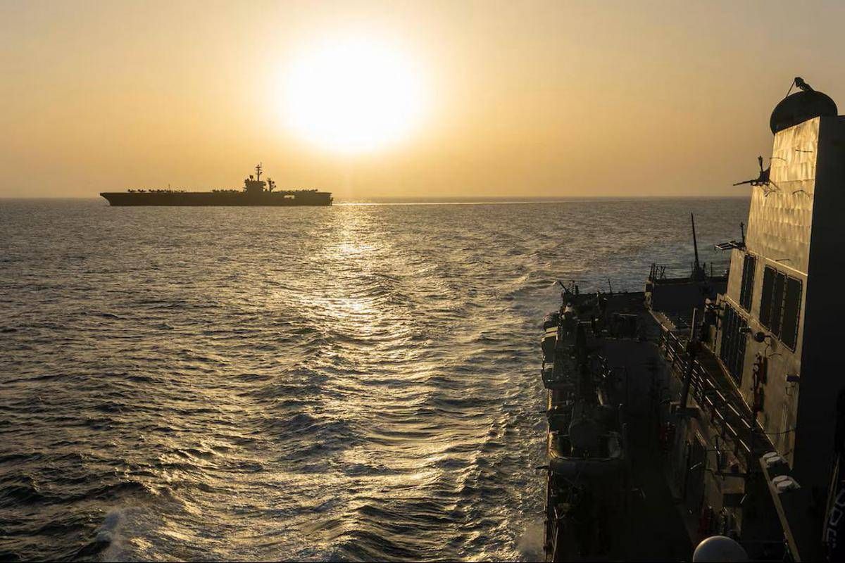 Iran, Hormuz riapre ma restano tensioni. Trump: "Negozieremo durante il fine settimana"