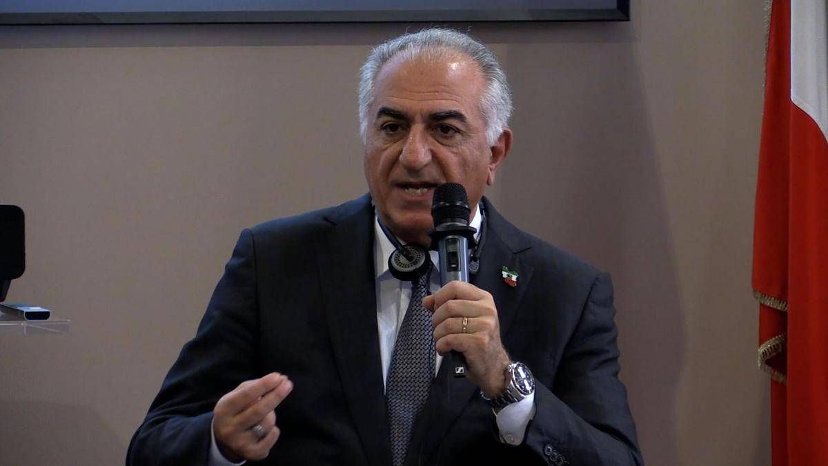 Iran, Pahlavi: "Basta negoziare con i terroristi, paese libero porterà opportunità economiche"
