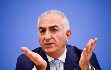 Iran Reza Pahlavi Lottero per il mio popolo e il mio Paese fino a quando sara libero 364x230