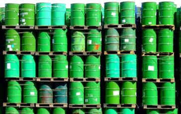 Iran e la tregua di 2 settimane prezzo petrolio crolla con riapertura Stretto di Hormuz 364x230