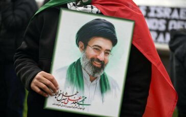 Iran media Mojtaba Khamenei sfigurato ma vigile partecipa a riunioni e prende decisioni 364x230