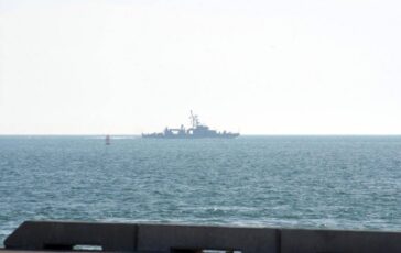 Iran nave cinese attravera Hormuz e sfida il blocco di Trump. Oggi primi colloqui Israele Libano Diretta 364x230