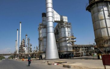 Iran sommerso dal petrolio Teheran sfrutta serbatoi abbandonati e container improvvisati 364x230