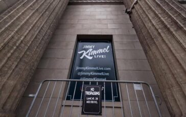 Jimmy Kimmel risponde a Melania Trump Daccordo su stop retorica dodio ne parli con suo marito 364x230