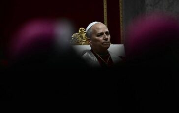 Lappello del Papa ai potenti del mondo Stop a riarmo e follia della guerra chi prega non uccide 364x230