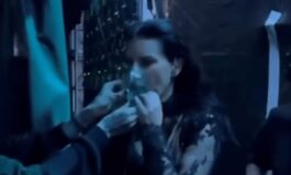 Laura Pausini si sente male ferma il concerto e si fa portare lossigeno sul palco 265x160