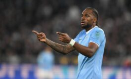 Lazio Parma proteste gialloblu per rigore non concesso dopo tocco di mano di Tavares. Cose successo 265x160