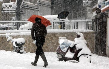 Maltempo oggi sullItalia vento piogge e neve in collina allerta rossa in Abruzzo e arancione in tre regioni 364x230