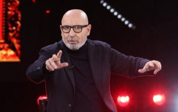 maurizio battista denunciato dallex impresario per stalking e diffamazione 2