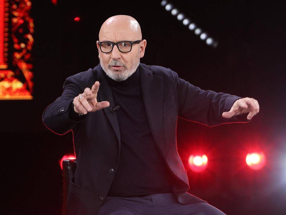 Maurizio Battista denunciato dall'ex impresario per stalking e diffamazione