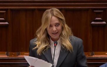 meloni frena lapplauso in aula durante liinformativa e ancora lunga rega poi punzecchia le opposizioni 2