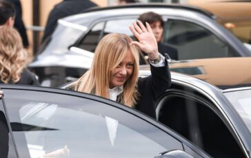 Meloni nel Golfo No visita simbolica si decide nostra sicurezza e futuro economico 364x230