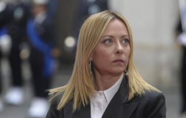 Meloni oggi a Parigi Europa discute piano per Stretto di Hormuz 364x230