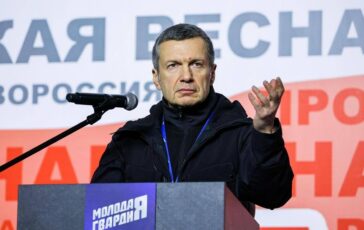 Meloni vergogna della razza umana lattacco della tv russa in italiano. Farnesina convoca lambasciatore 364x230