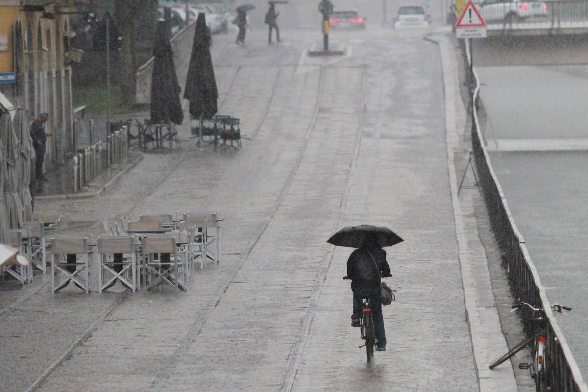 Meteo, arriva una perturbazione dal Nord Africa: piogge e pulviscolo sahariano protagonisti
