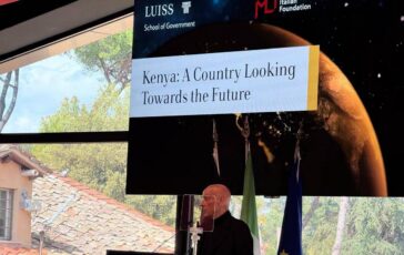 Migranti Minniti Non emergenza ma fenomeno globale sfida e gestione dei flussi 364x230