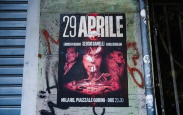 Milano aggredito mentre strappava manifesti per Ramelli 4 denunce 364x230