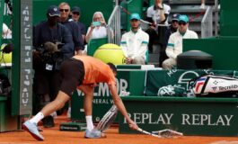 Montecarlo super Berrettini doppio bagel a Medvedev e il russo distrugge la racchetta 265x160