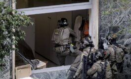 Napoli rapina in banca con 25 ostaggi investigatori ricostruiscono via di fuga e arrivo dei banditi 265x160