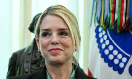 Pam Bondi licenziata da Trump ma rischia di dover deporre al Congresso sul caso Epstein 265x160