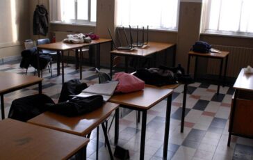 Pisa 12enne ferita con le forbici da coetanea aggressione nei bagni della scuola 364x230