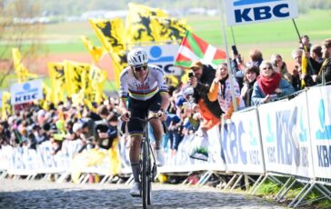 Pogacar pigliatutto trionfa al Giro delle Fiandre per la terza volta 364x230